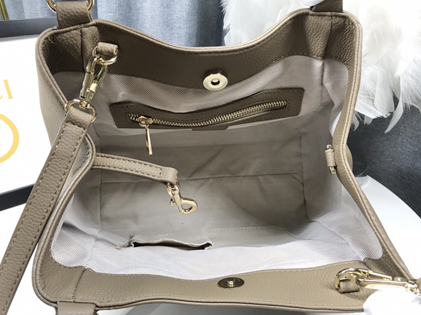 激安グッチバッグコピー着用イメージ